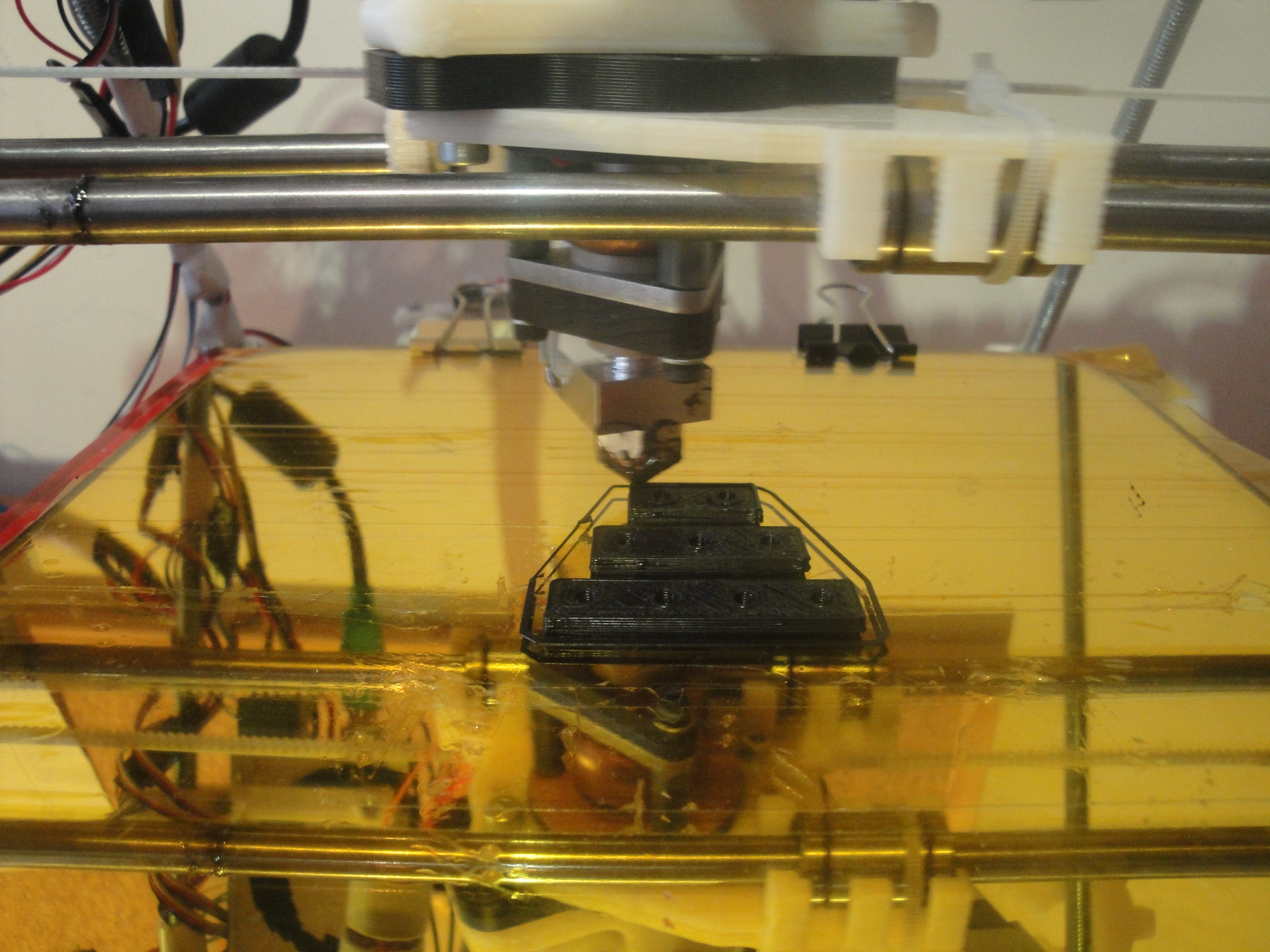 Imprimiendo las piezas  (click para ampliar)